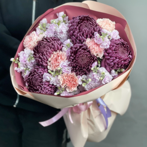 Букет "Софи" из хризантем Бигоуди, диантусов и ароматных маттиол в Апрелевке
