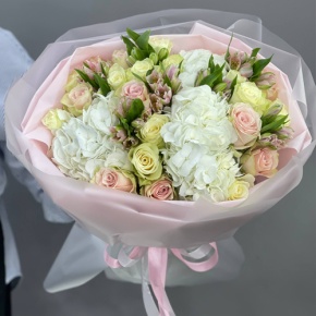 Букет "Поля" из роз, альстромерий и гортензии в Апрелевке