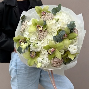 Букет "Эдем" из гортензии, орхидей, эустом, эвкалипта и озатамнуса в Апрелевке