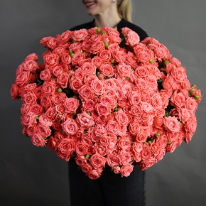 Букет из 39 коралловых кустовых роз (50 см) в Апрелевке