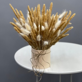 Композиция в шляпной коробке из колосков и лагуруса в Апрелевке