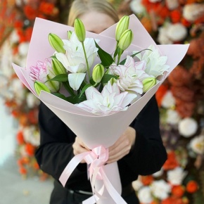 Букет из 3 пионовидных лилий в Апрелевке