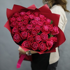 Букет из 35 малиновых роз Шангрила (50 см) в Апрелевке