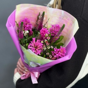 Букет "Вспышка" из гиацинтов, хамелациума и вероники в Апрелевке