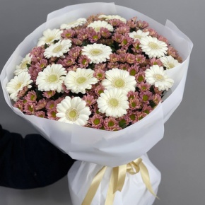 Букет "Фаина" из хризантем сантини и гербер в Апрелевке