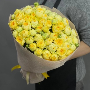 Букет из 29 кустовых лимонных пионовидных роз з (50 см) в Апрелевке