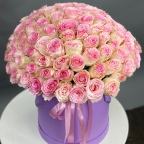 Композиция в шляпной коробке из 151 розы кения в Апрелевке