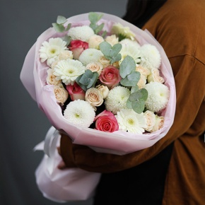 Букет "Пандора" из роз, эвкалипта, гербер и хризантем Момоко в Апрелевке