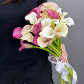 Букет из 21 каллы микс в Апрелевке