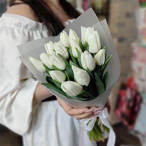 Букет из 15 белых тюльпанов в Апрелевке