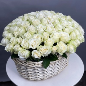 101 белая роза в корзине (40 см) в Апрелевке
