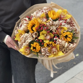 Букет "Биркин" из подсолнухов, орхидей, гиперикума, хризантем Виена в Апрелевке