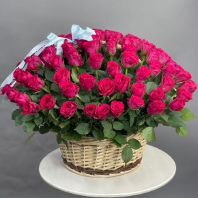 Композиция в корзине из 151 малиновой розы в Апрелевке