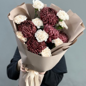 Букет из хризантем Бигоуди и диантусов в Апрелевке