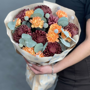 Букет "Персиковый раф" из хризантем Бигоуди, краспедии и диантусов в Апрелевке