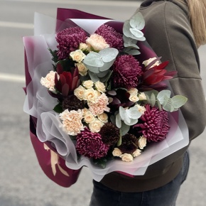 Букет "В каждом мгновении" из хризантем Бигоуди, кустовых роз, сафари, гербер Экзотик и диантусов в Апрелевке