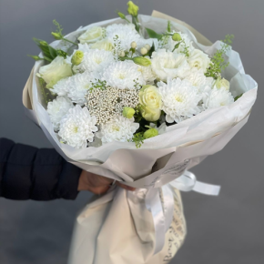 Букет "Меланхолия" из роз и хризантем в Апрелевке