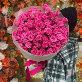Букет из 35 малиновых кустовых пионовидных роз (60 см) в Апрелевке