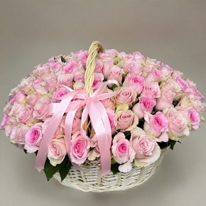 Композиция в корзине из 101 кенийской розы нежный микс (40 см) в Апрелевке