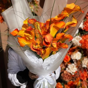 Монобукет из 21 оранжевой каллы в Апрелевке