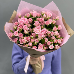Букет  из 19 кустовых роз (60 см) в Апрелевке