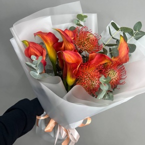 Букет "Империал" из калл, лейко и эвкалипта в Апрелевке