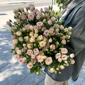Букет из 31 кустовой розы микс (70 см) в Апрелевке