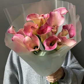 Букет из 13 нежных калл в Апрелевке