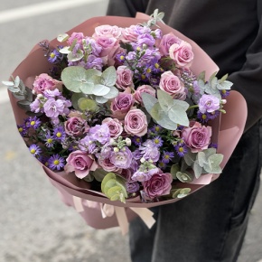 Букет "Хрустальный" из роз, астера и ароматных маттиол в Апрелевке