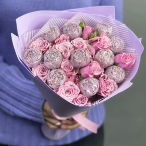 Букет из шоколадных пионов и кустовых роз в Апрелевке