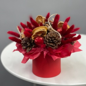 Композиция в шляпной коробке "Глинтвейн" из шишек, корицы и лагуруса в Апрелевке