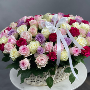 Композиция в корзине из 101 розы микс в Апрелевке