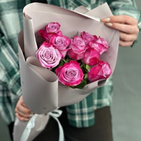 Букет "Сесилия" из 9 фиолетовых роз кения (40 см) в Апрелевке