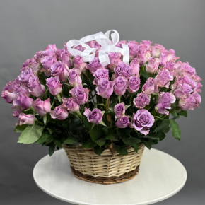 Композиция в корзине из 131 кенийской розы (40 см) в Апрелевке