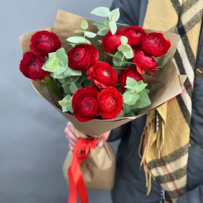 Букет из 11 ранункулюсов и эвкалипта в Апрелевке