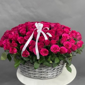 Композиция в корзине из 101 малиновой розы (40 см) в Апрелевке