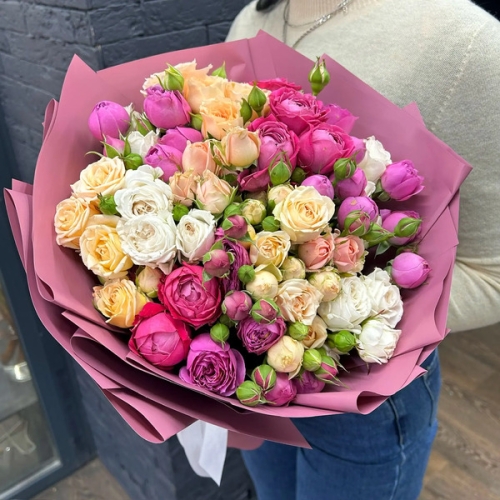 Букет из 15 кустовых роз-микс " Радуга эмоций" в Апрелевке