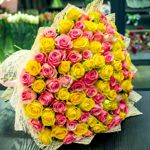 Букет из 101 розовой и лимонной розы (50 см) в Апрелевке