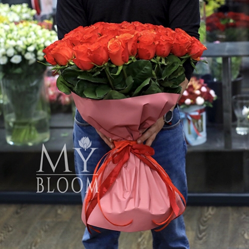 Букет 51 коралловая роза (60 см) в Апрелевке