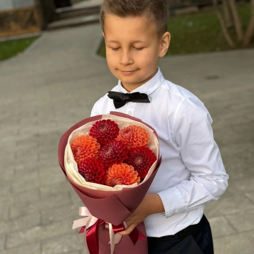 Букет из 7 сезонных георгин в Апрелевке