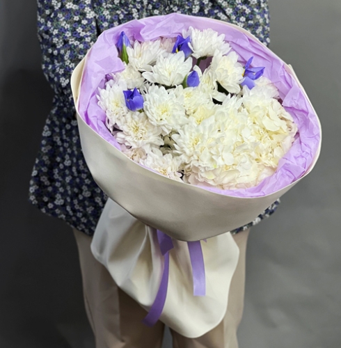 Букет "Грация" из ирисов, гортензии и кустовых хризантем в Апрелевке