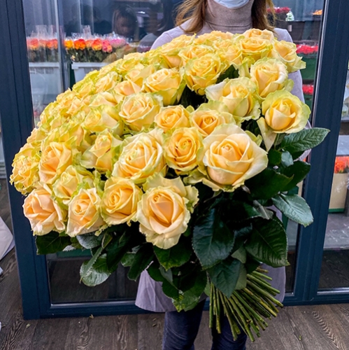 75 роз Аваланж (70 см) в Апрелевке