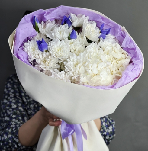 Букет "Грация" из ирисов, гортензии и кустовых хризантем в Апрелевке