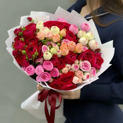 Букет из 15 разноцветных веток кустовых роз в Апрелевке