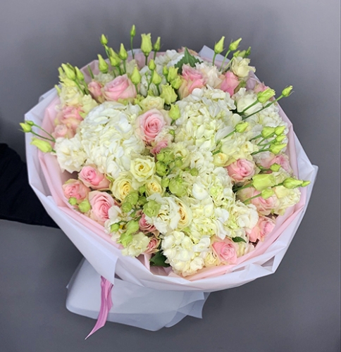 Букет "София" из гортензий, эустом и роз в Апрелевке