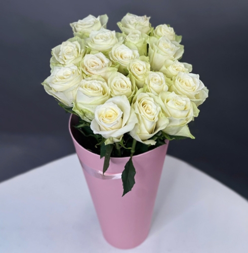 19 белых роз Кения в конусе в Апрелевке